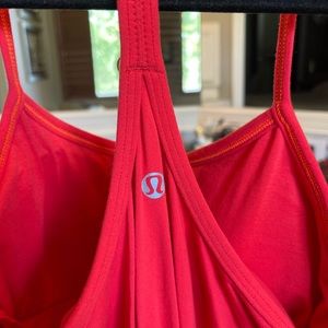 Lululemon tank w/built in bra
